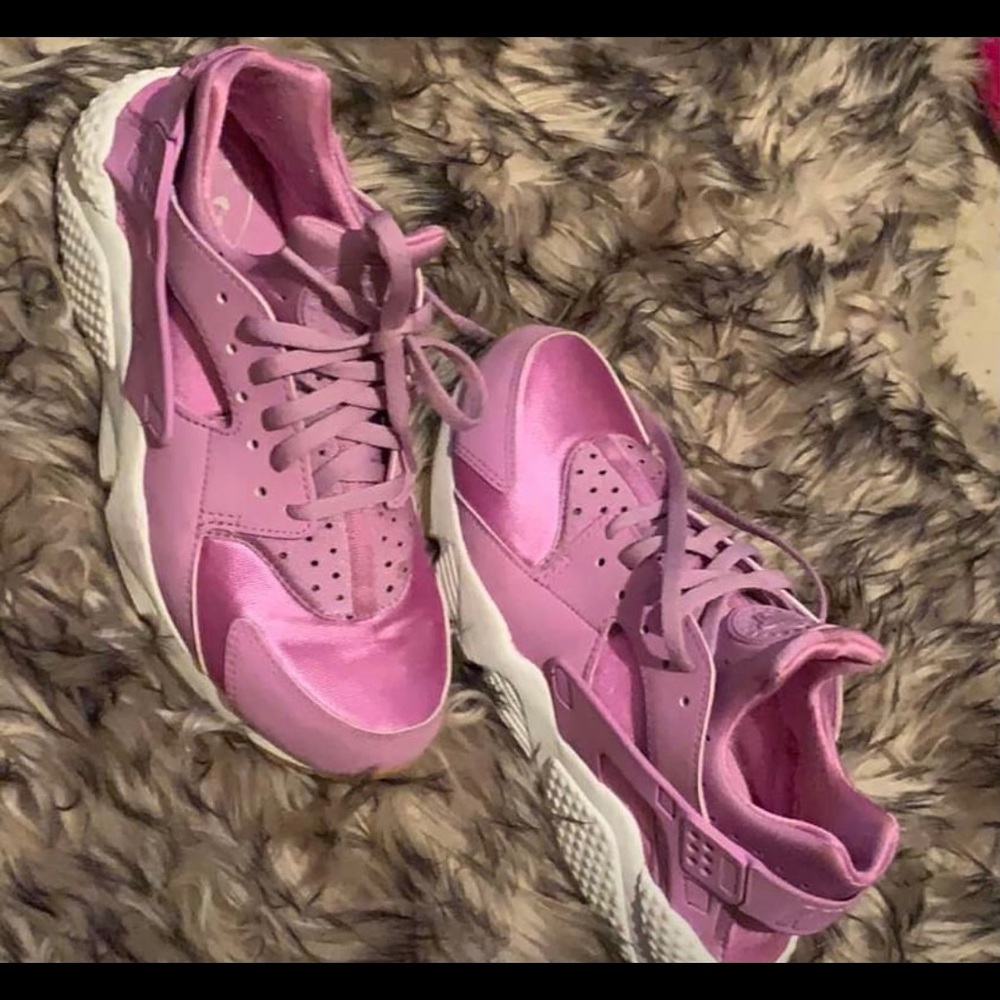 Fuchsia Nike huarches